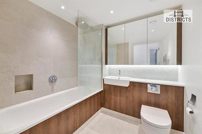 2 Bedroom Apartment For Sale In Landmark Pinnacle, Marsh Wall, E14