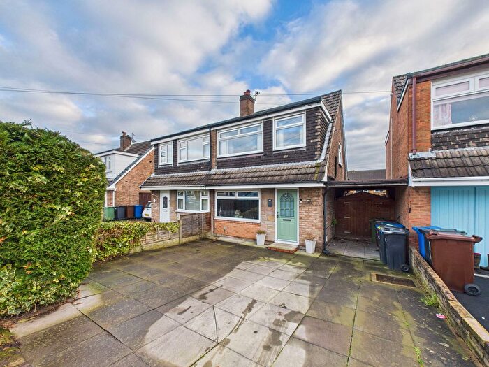 3 Bedroom Semi Detached House For Sale In Lichfield Grove, Ashton-In-Makerfield, Wigan, WN4