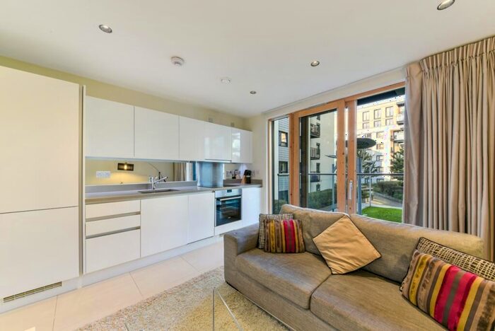 Flat To Rent In Cobblestone Square, Wapping, London, E1W