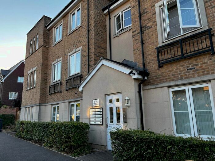 2 Bedroom Flat To Rent In Anstey Road, Farnham, GU9