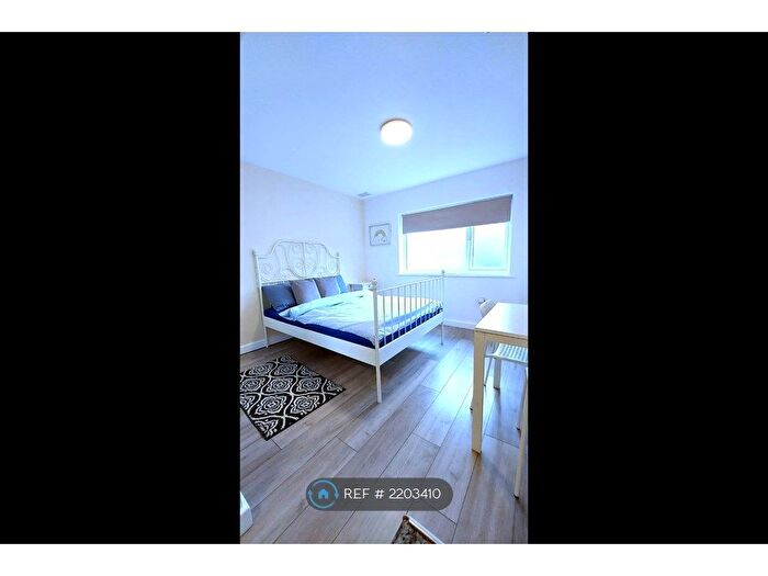 Studio To Rent In Studio, Edgware, HA8