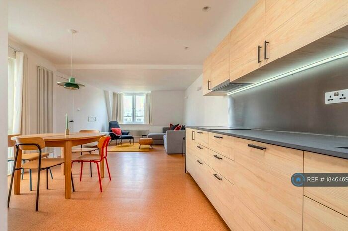 2 Bedroom Flat To Rent In Goswell Road, London, EC1V