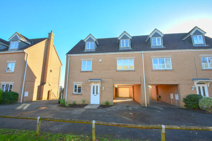 4 Bedroom Link Detached House For Sale In Collyns Way, Collyweston, PE9