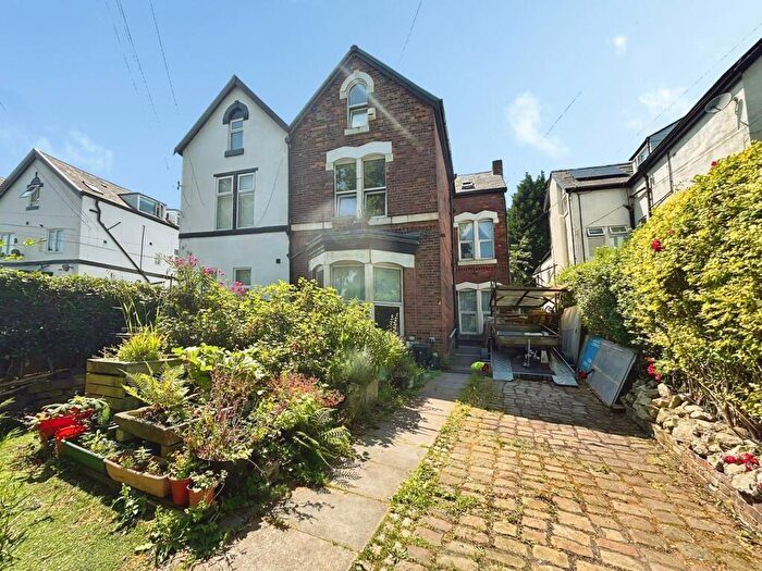 6 Bedroom Semi Detached House For Sale In The Polygon, Eccles, M30