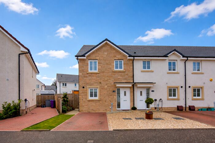 3 Bedroom End Of Terrace House For Sale In Sandstone Crescent, Thornliebank, G46