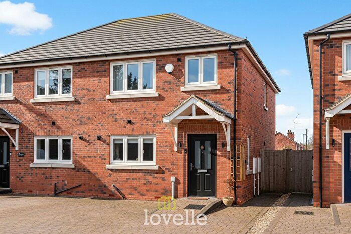 3 Bedroom Semi Detached House For Sale In Newbold Court, Cleethorpes, DN35