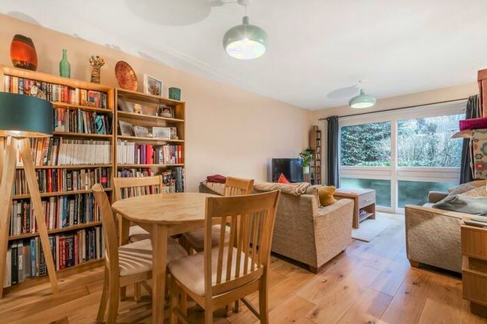 2 Bedroom Flat To Rent In Croxley Rise, Maidenhead SL6