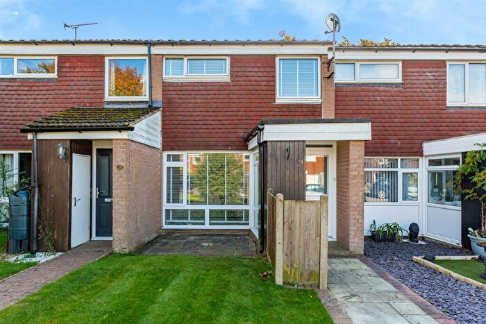 3 Bedroom Terraced House For Sale In Highview, Vigo, DA13