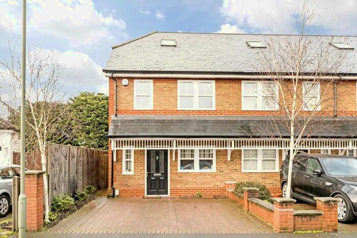 4 Bedroom Terraced House To Rent In Sunbury Court Road, Sunbury-On-Thames, TW16