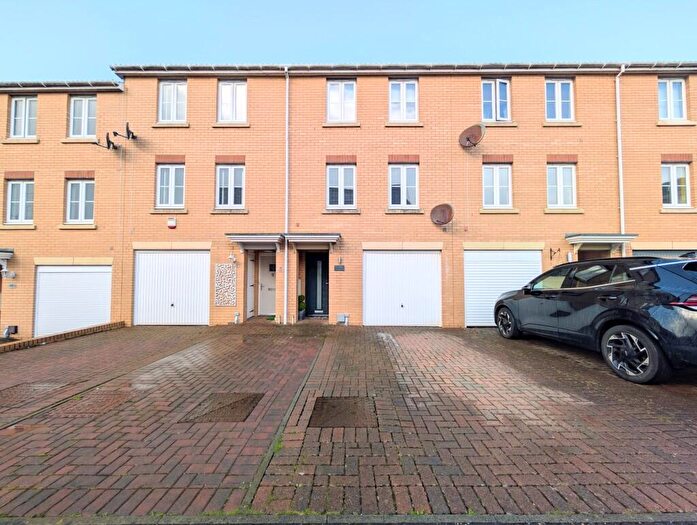 4 Bedroom Town House For Sale In Auchenkist Place, Kilwinning, KA13