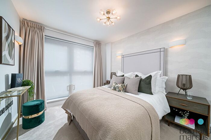 2 Bedroom Flat For Sale In Shepherds Bush Road, London, W6