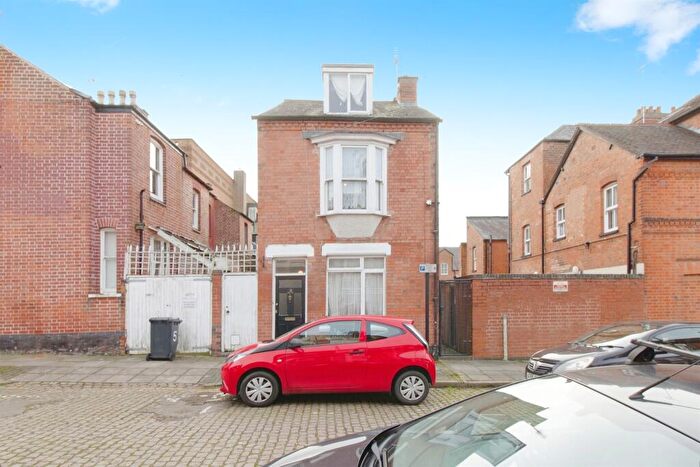 3 Bedroom Detached House For Sale In Brookhouse Street, Leicester, LE2