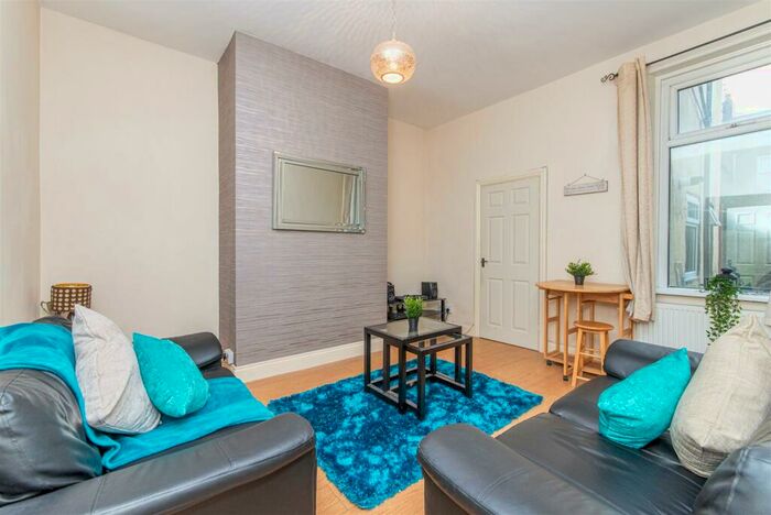 2 Bedroom Flat To Rent In Simonside Terrace, Heaton, Newcastle Upon Tyne, NE6