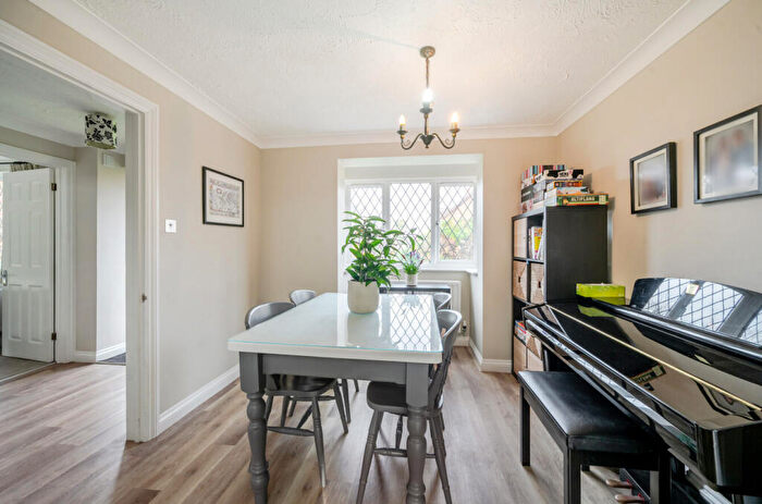 4 Bedroom Detached House For Sale In Throgmorton Road, Yateley, Hampshire, GU46