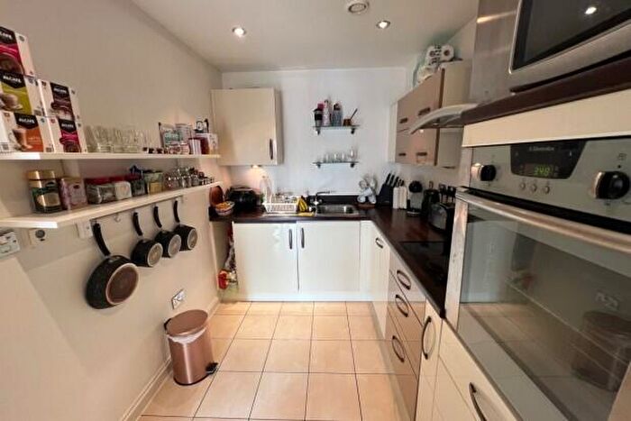 2 Bedroom Flat To Rent In Calais House Cardiff, CF10