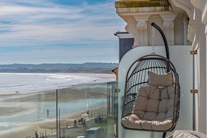 3 Bedroom Flat For Sale In Ackworth House, The Beach, Filey, YO14