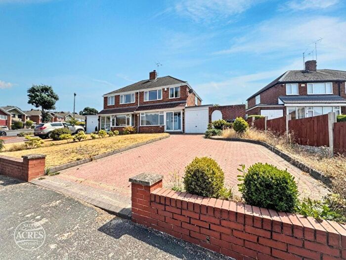 3 Bedroom Semi-Detached House For Sale In Hamstead Road, Great Barr, Birmingham, B43