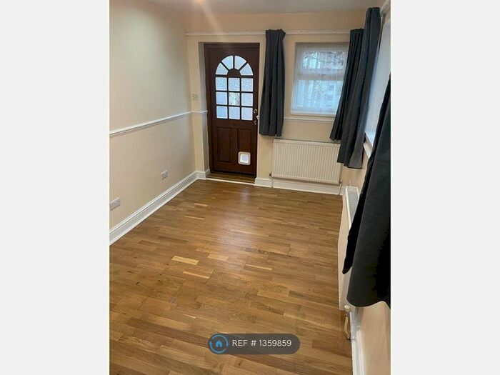 Studio To Rent In Central Park Road, London, E6