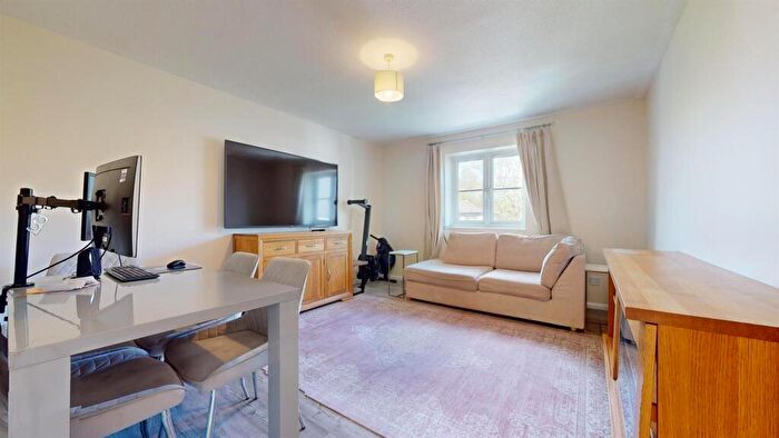 2 Bedroom Apartment For Sale In Stoneyard Lane, Poplar, London, E14