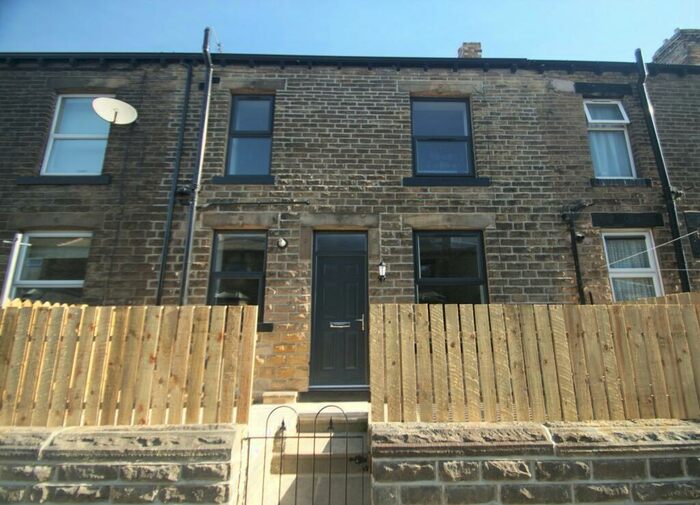 2 Bedroom House To Rent In Brunswick Road, Pudsey, West Yorkshire, Uk, LS28