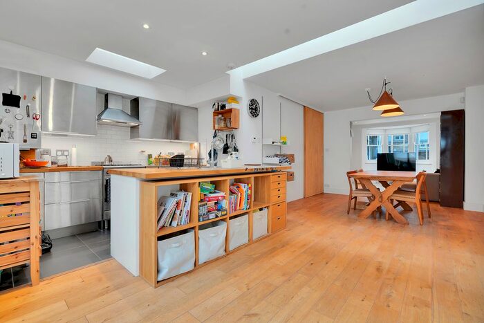 4 Bedroom Semi-Detached House To Rent In St. Philip's Road, London, E8