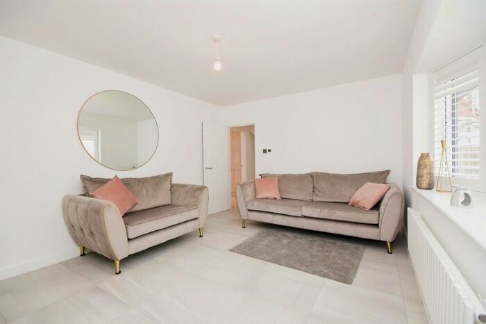 5 Bedroom Semi-Detached House For Sale In Firsgrove Crescent, Warley, Brentwood, CM14