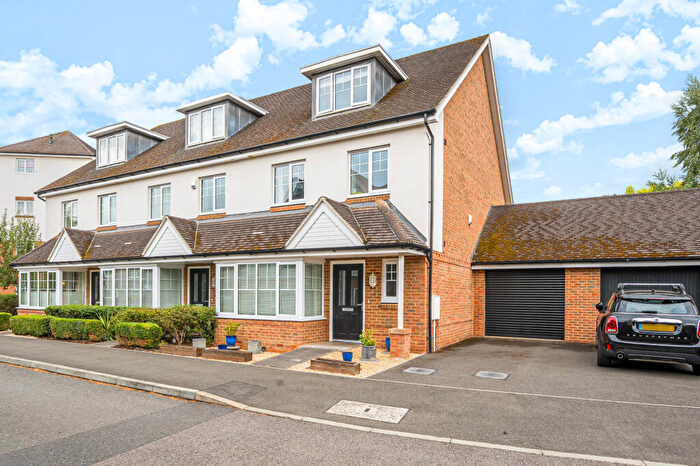 4 Bedroom End Of Terrace House For Sale In Alderbank Drive, Godalming, GU7