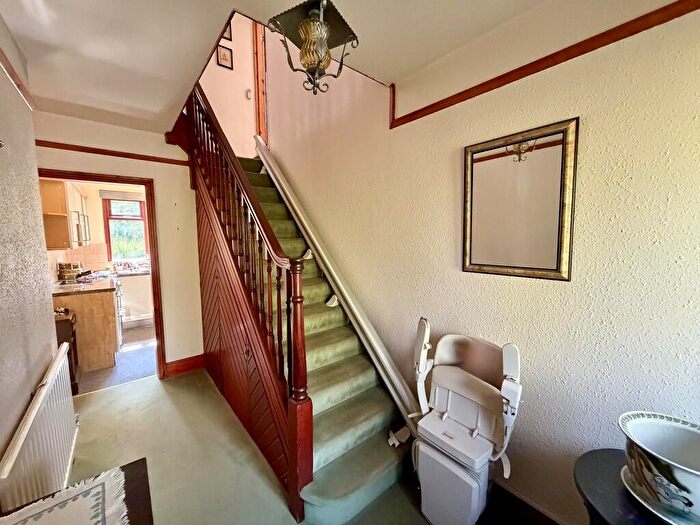 4 Bedroom Detached House For Sale In Higher Blandford Road, Broadstone, BH18 - Photo 5