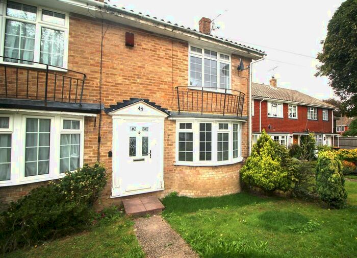 2 Bedroom House To Rent In Lyndhurst Close, Crawley, RH11