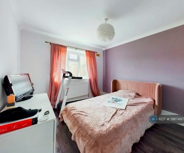 2 Bedroom Flat To Rent In Galey Green, South Ockendon, RM15