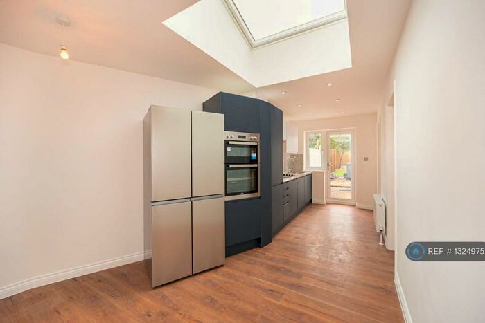 3 Bedroom Flat To Rent In Brigstock Road, Thornton Heath, CR7