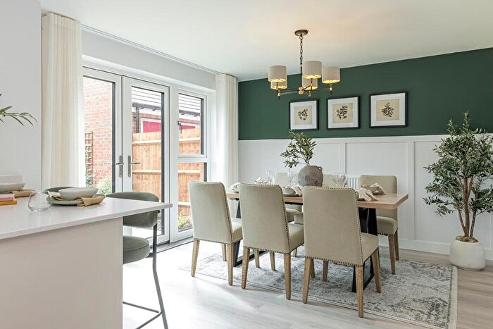 4 Bedroom Detached House For Sale In Bullens Green Lane, Colney Heath, AL4