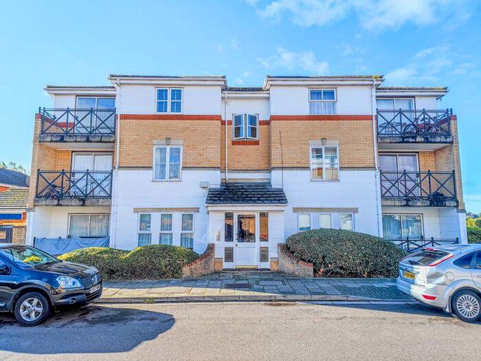 2 Bedroom Apartment To Rent In Princess Alice Way, Thamesmead, London, SE28