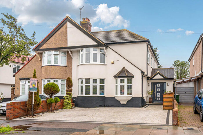 6 Bedroom Semi-Detached House For Sale In Northumberland Avenue, Welling, DA16