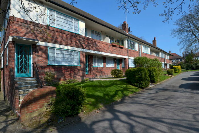 2 Bedroom Flat To Rent In Glenhill Close (), Finchley, N3