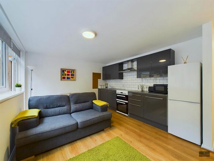 2 Bedroom Flat To Rent In Copplestone Drive, Exeter, EX4