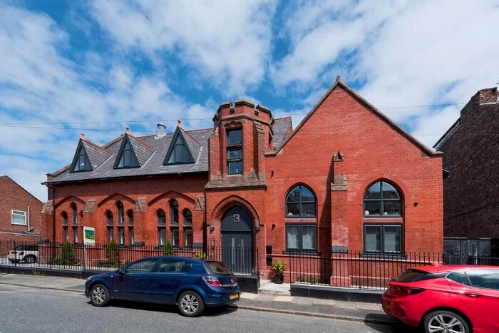3 Bedroom Flat To Rent In Rundle Road, Aigburth, Liverpool, Merseyside, L17