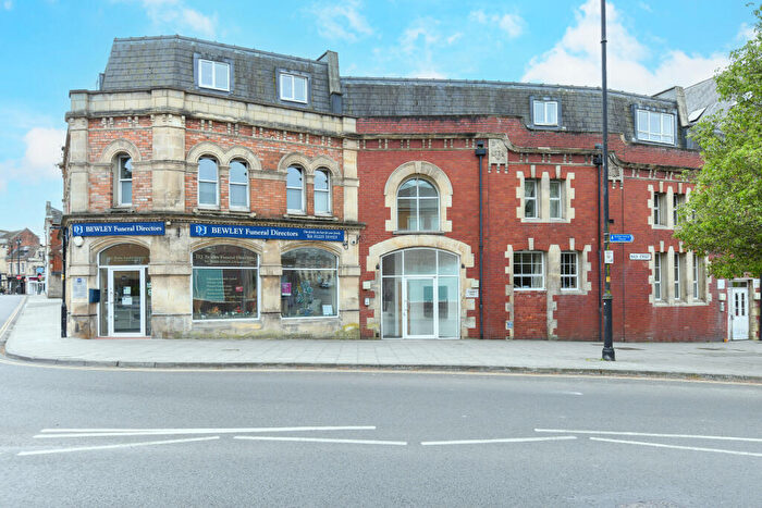 2 Bedroom Flat For Sale In Ushers Court, Trowbridge, BA14