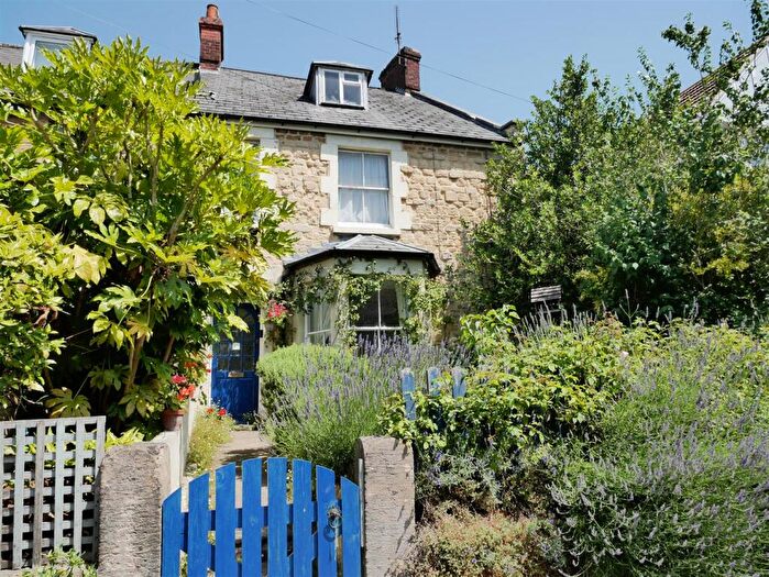 3 Bedroom Semi-Detached House For Sale In London Road, Calne, SN11