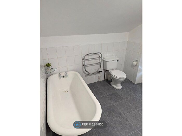 2 Bedroom Flat To Rent In Clifton Road, Llandudno, LL30