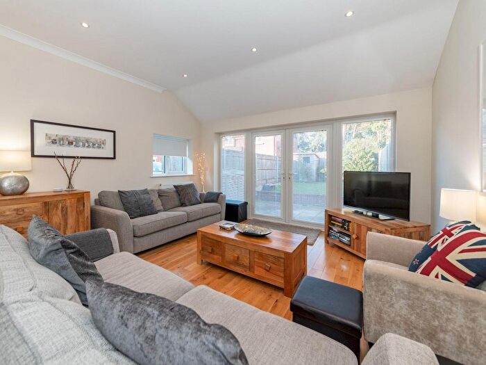 3 Bedroom Flat To Rent In Coley Park, RG1