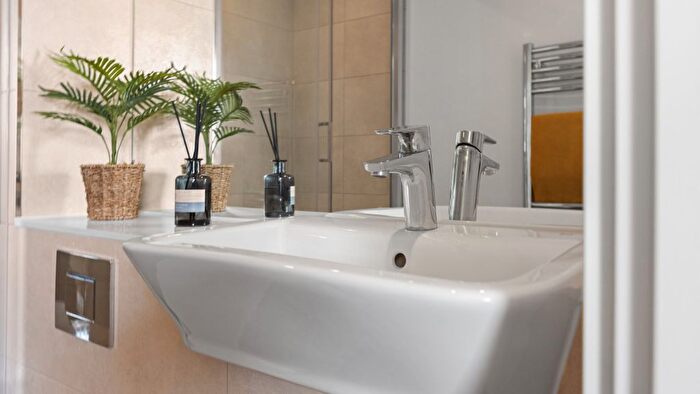 1 Bedroom Flat For Sale In Brighton Road, Shoreham-By-Sea, BN43