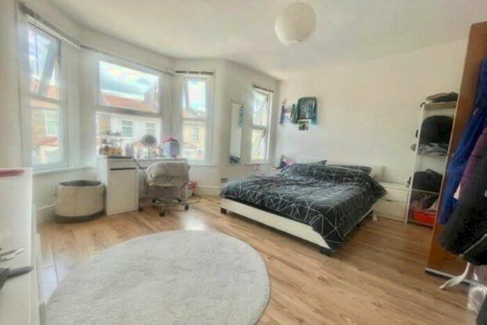 2 Bedroom Flat To Rent In Harcourt Road, London, E15