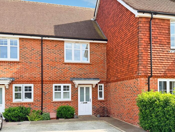 2 Bedroom House For Sale In Emerald Avenue, Fleet, Hampshire, GU51
