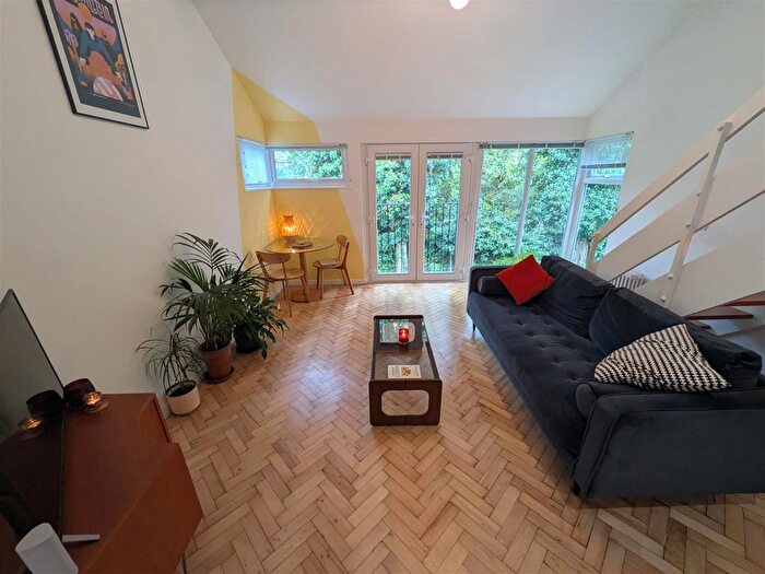 1 Bedroom Flat To Rent In Albany Court, West Didsbury, Manchester, M20