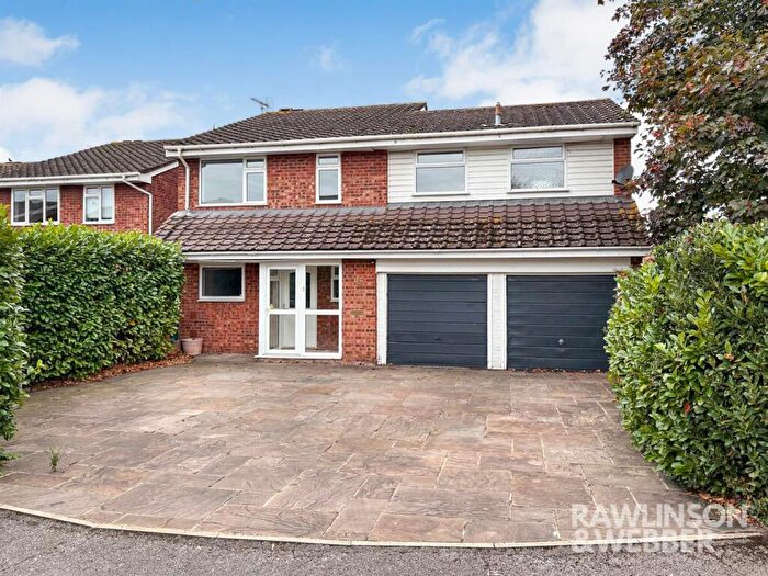 5 Bedroom Detached House For Sale In Winchilsea Crescent, West Molesey, KT8
