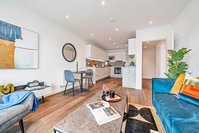 1 Bedroom Apartment To Rent In Bed, Nd Floor, Challis, Capercaillie Court In Elements, EN3