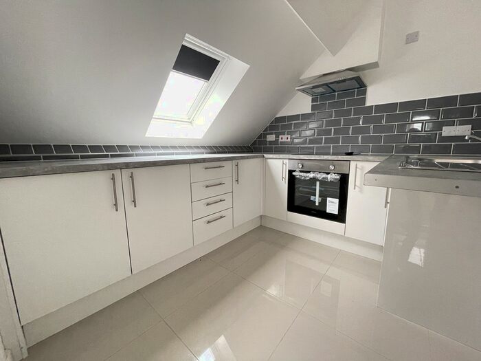 1 Bedroom Flat To Rent In Harehills Lane, Leeds, West Yorkshire, LS8