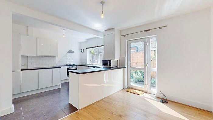 2 Bedroom Flat To Rent In Borneo Street, West Putney, SW15