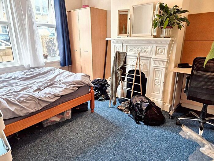 Terraced House To Rent In Maybrick Road, Bath, Somerset, BA2